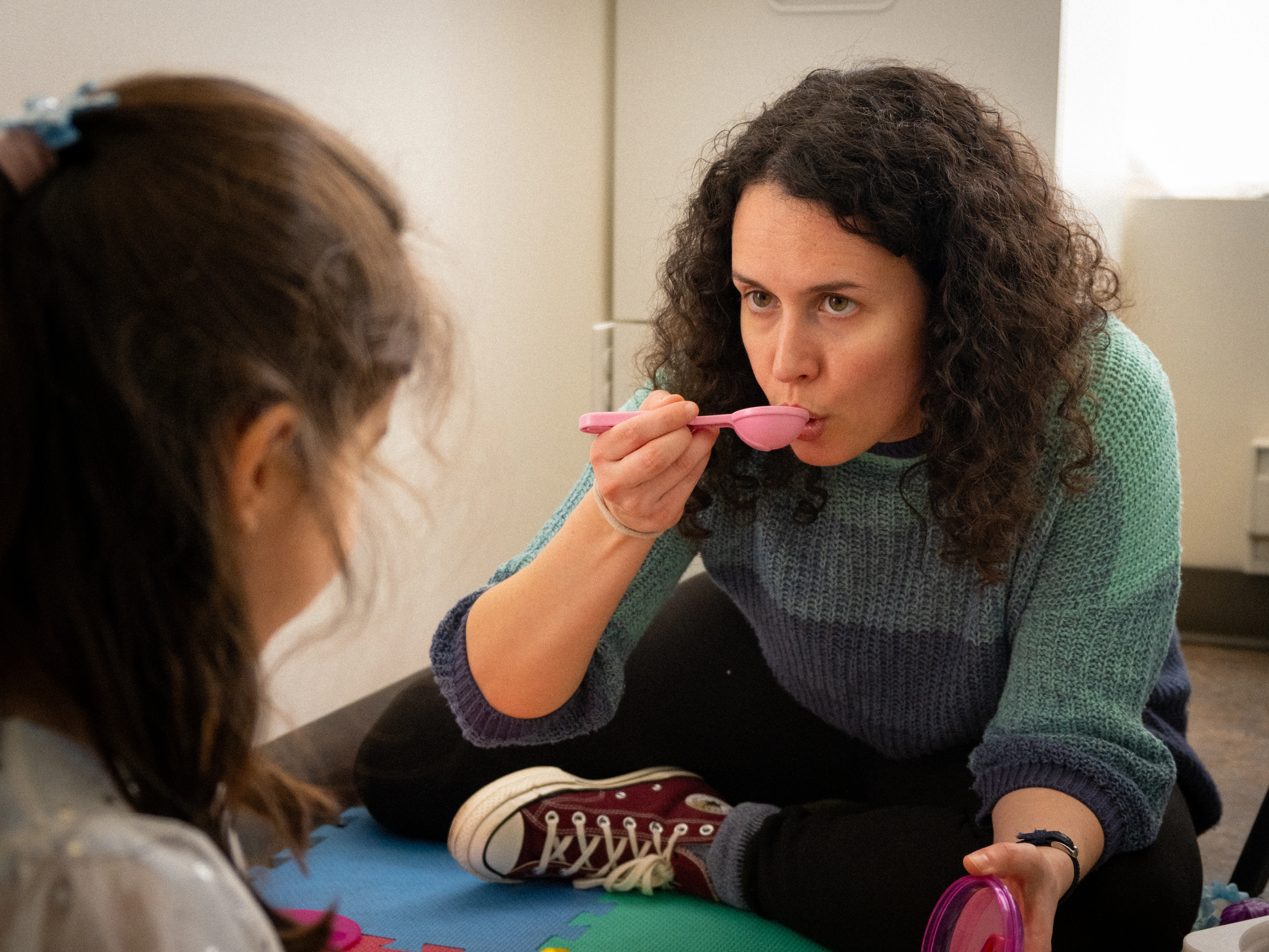 Séance de stimulation du langage à Clinique IUVO